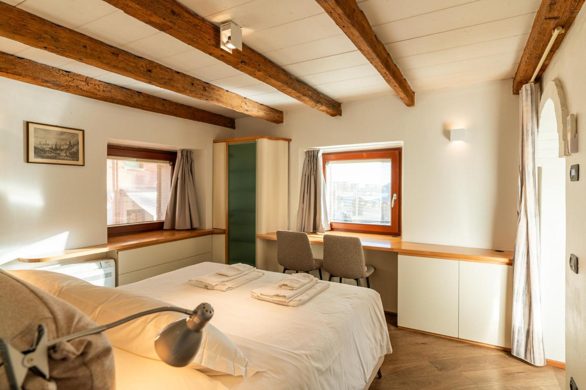 La Finestra Sul Ponte By Postcardsfrom Bed & Breakfast Verona Exterior photo