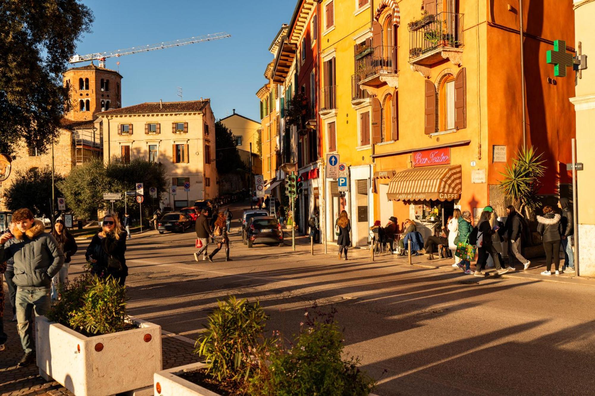La Finestra Sul Ponte By Postcardsfrom Bed & Breakfast Verona Exterior photo