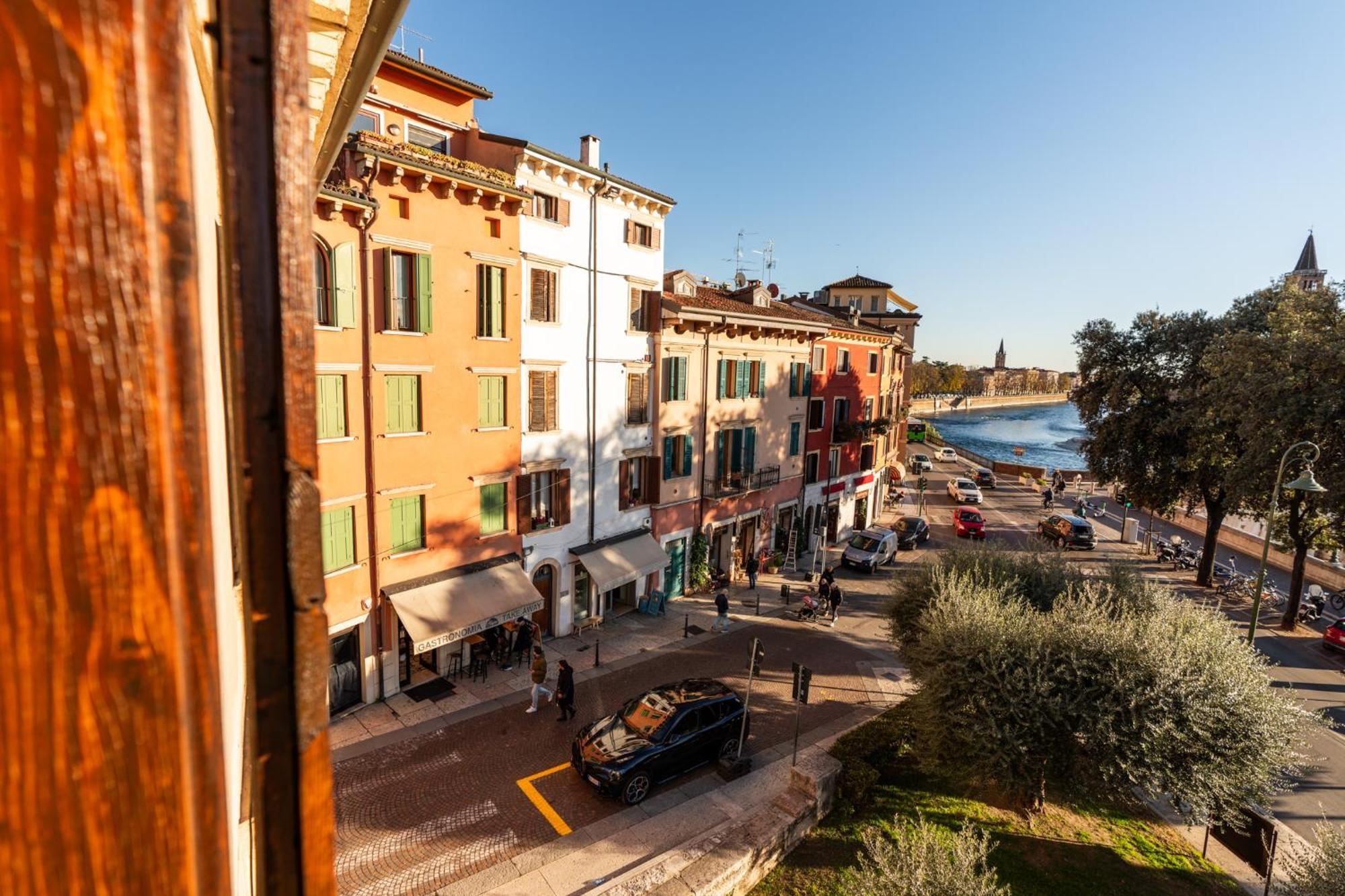 La Finestra Sul Ponte By Postcardsfrom Bed & Breakfast Verona Exterior photo