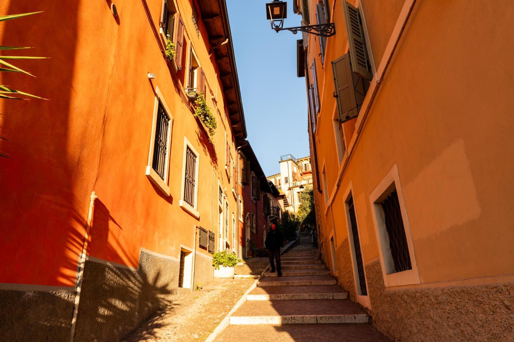 La Finestra Sul Ponte By Postcardsfrom Bed & Breakfast Verona Exterior photo
