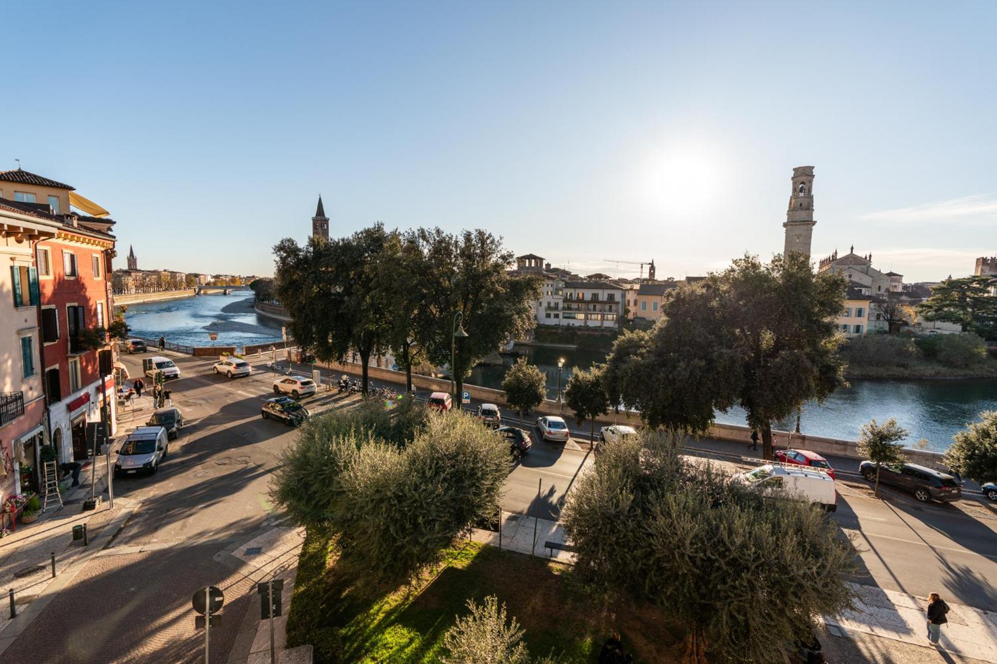 La Finestra Sul Ponte By Postcardsfrom Bed & Breakfast Verona Exterior photo