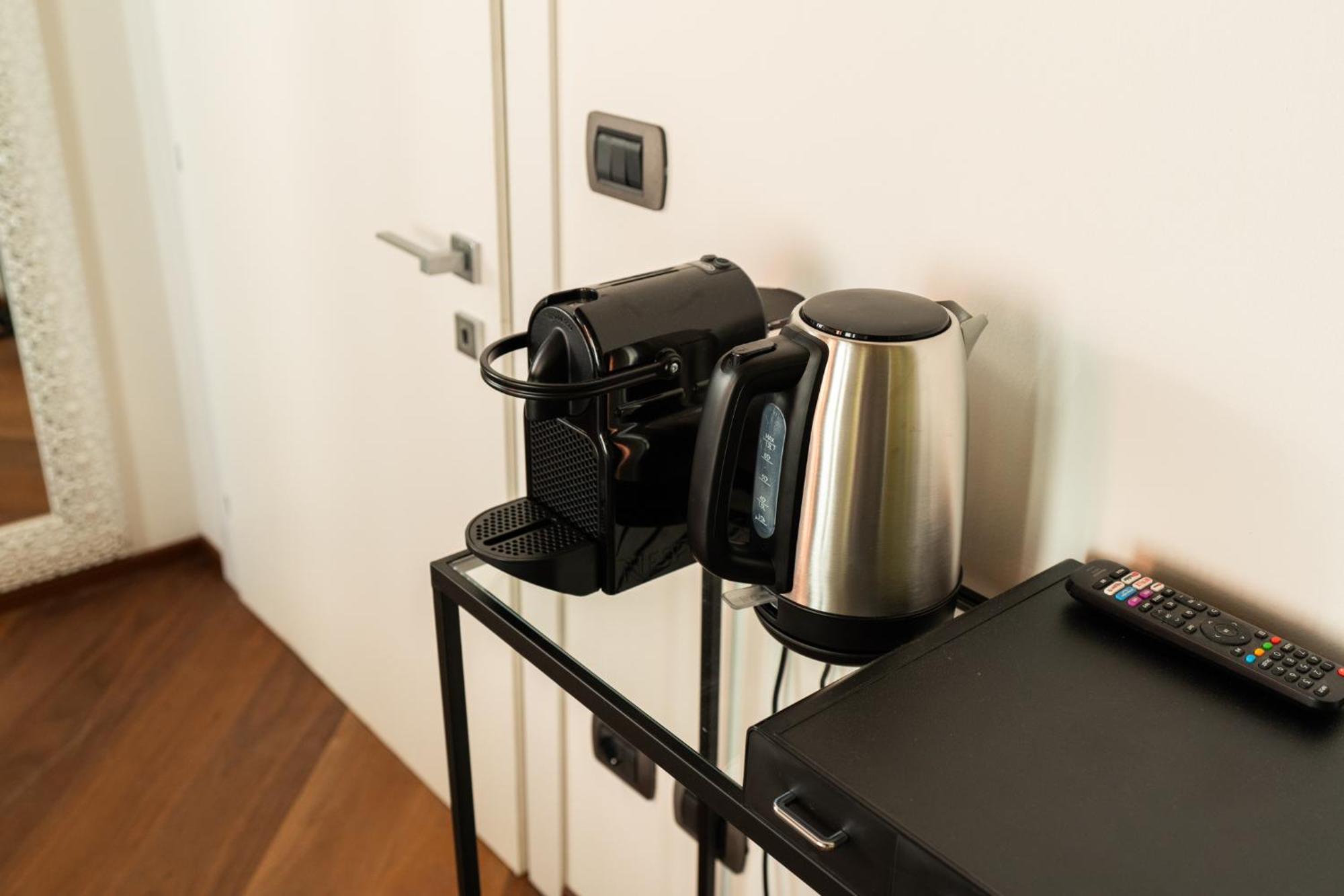 La Finestra Sul Ponte By Postcardsfrom Bed & Breakfast Verona Exterior photo
